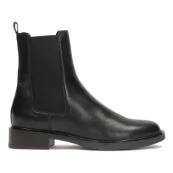 Slip-on Stiefel mit flacher Sohle.Dieses Produkt fällt groß aus.