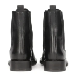 Slip-on Stiefel mit flacher Sohle.Dieses Produkt fällt groß aus.