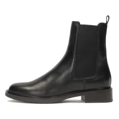 Slip-on Stiefel mit flacher Sohle.Dieses Produkt fällt groß aus.