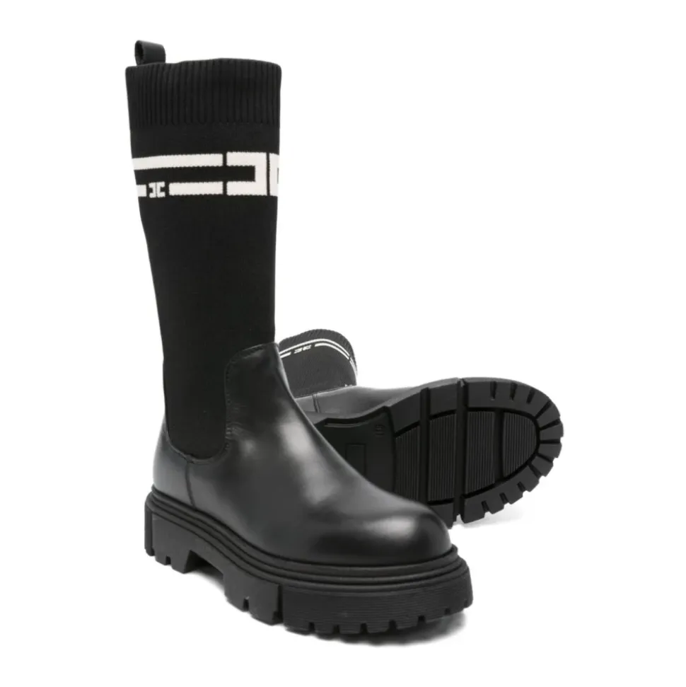 Stiefel zum Reinschlüpfen mit runder Spitze