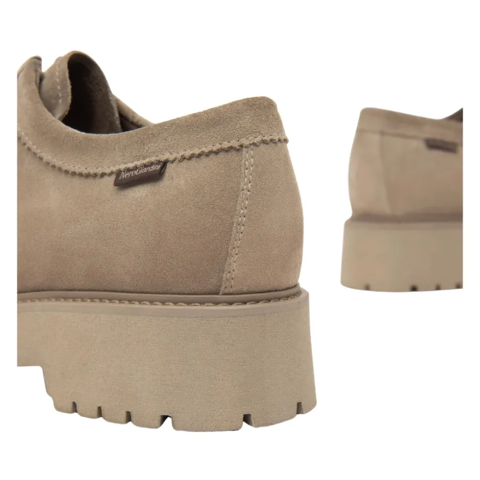 Stilvolle Schnürschuhe mit Mokassin-Naht