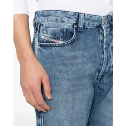 Straight Jeans
