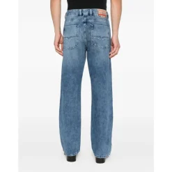 Straight Jeans