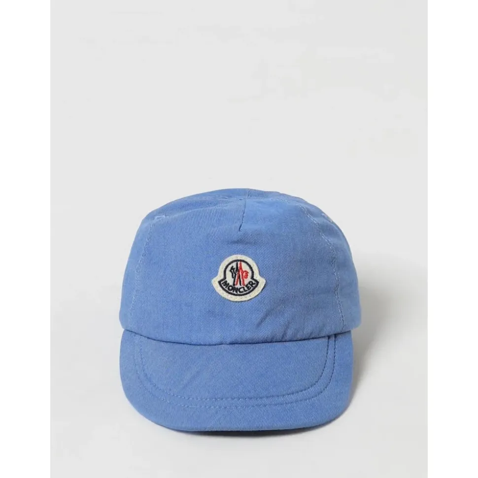 Stylische blaue Wintermütze
