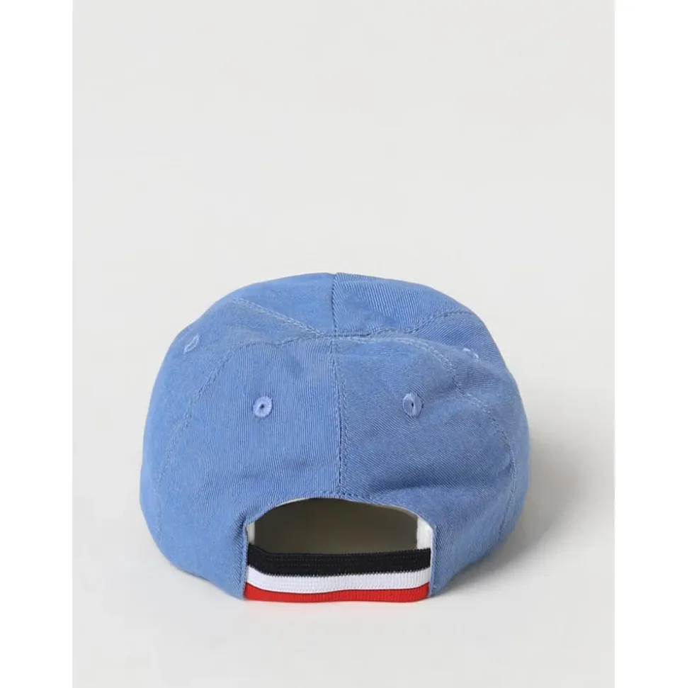 Stylische blaue Wintermütze
