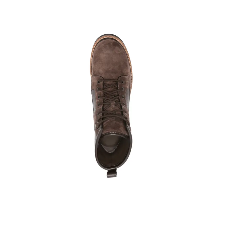 Stylische Schuhe für Männer und Frauen