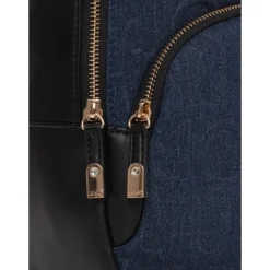 Stylischer Rucksack mit Reißverschluss und Vordertasche
