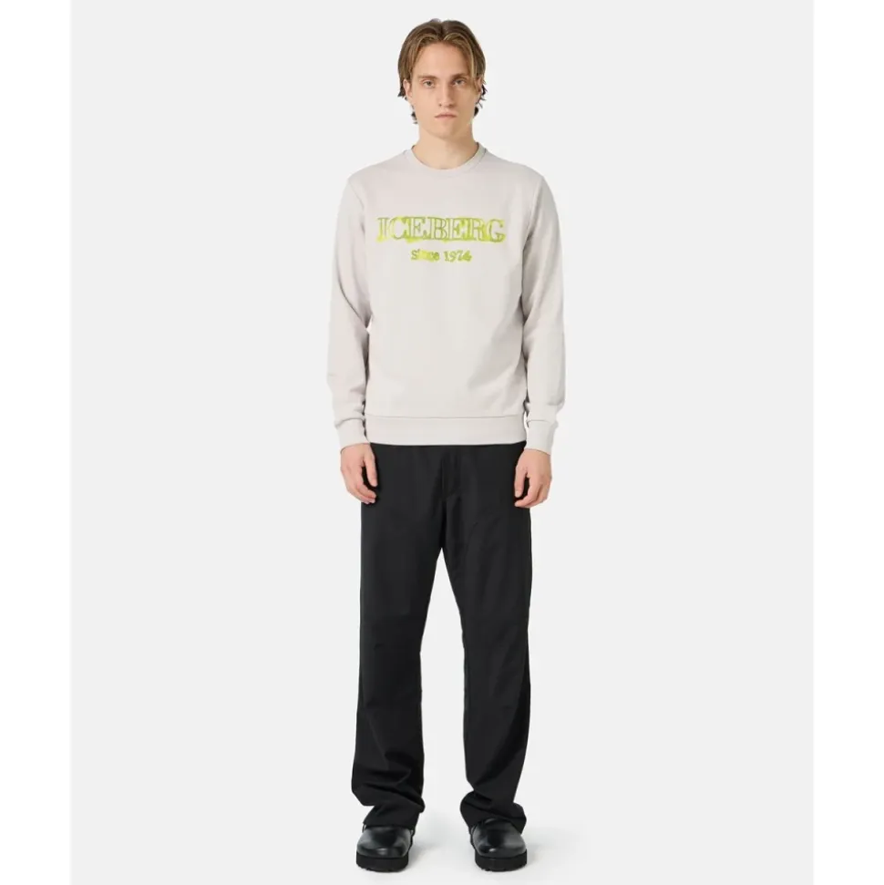 Sweatshirt mit Kapuze und Logo