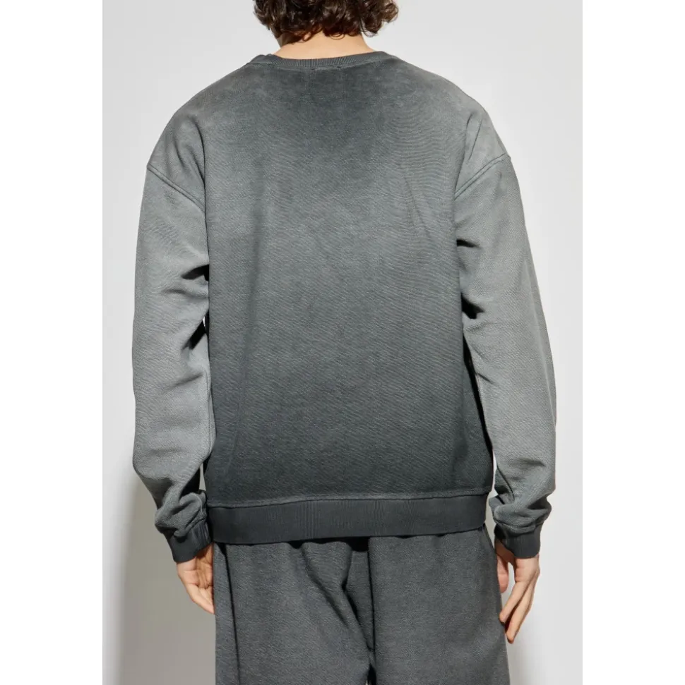 Sweatshirts & Hoodies