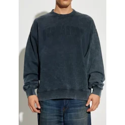 Sweatshirts & Hoodies