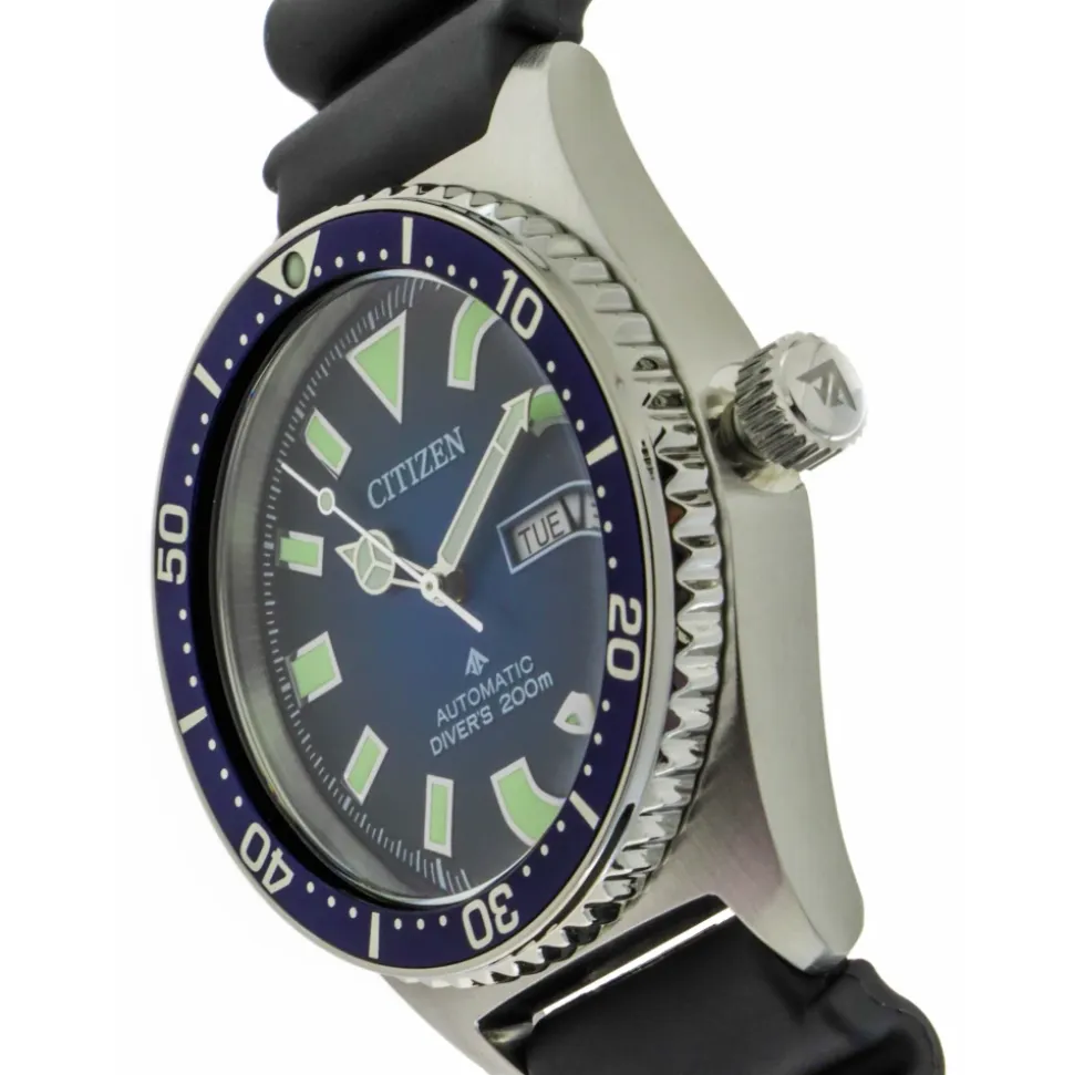 Taucheruhr mit automatischem Uhrwerk und blauem Zifferblatt