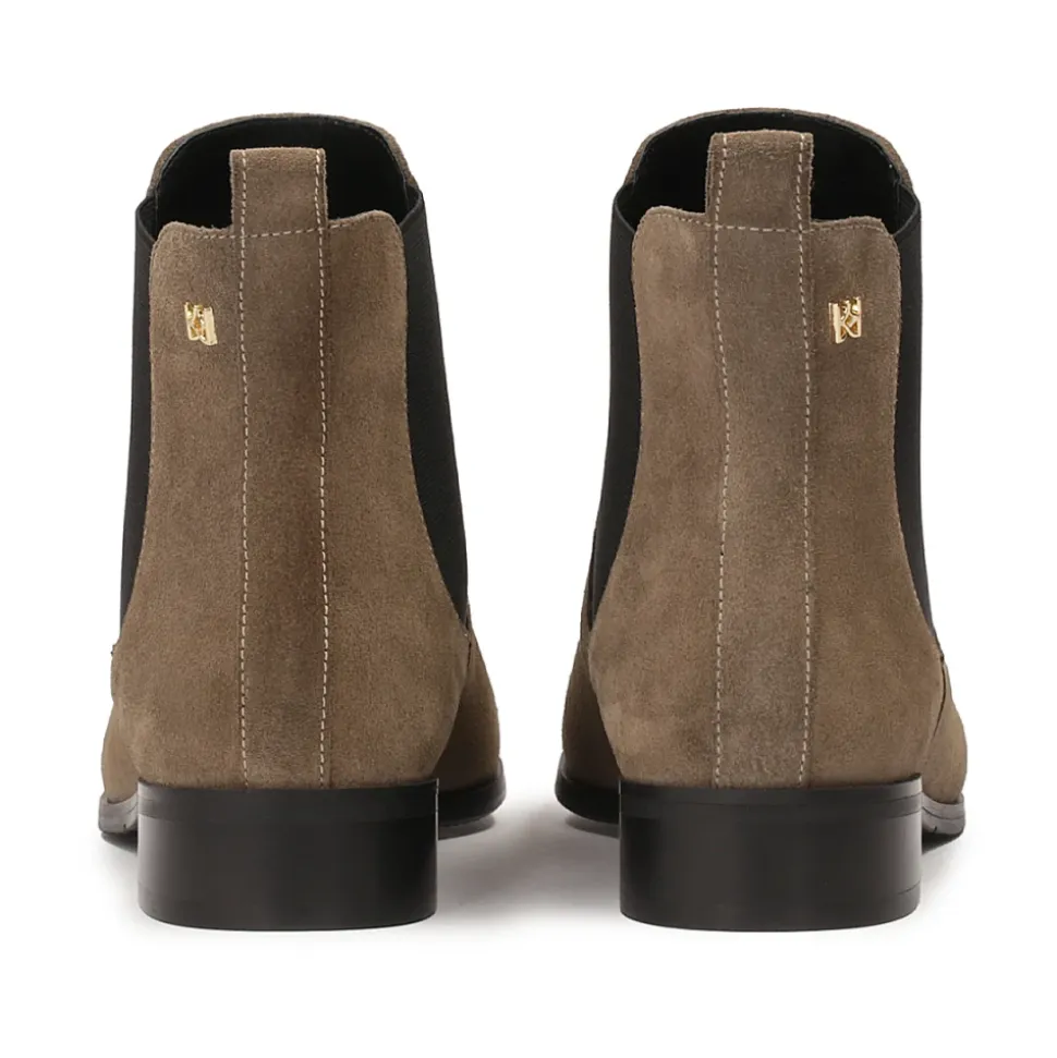 Taupefarbene Wildlederslipper