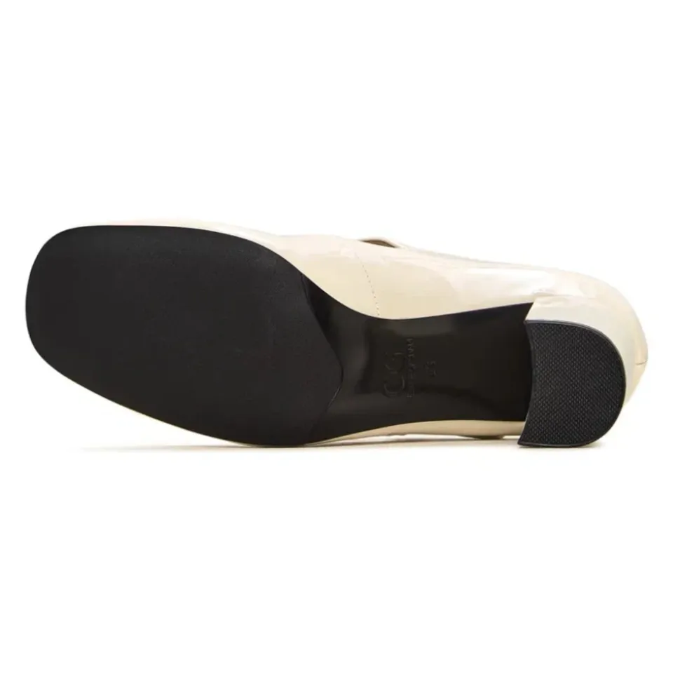 Vintage Buckle Patent Leather Pumps - White