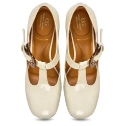 Vintage Buckle Patent Leather Pumps - White