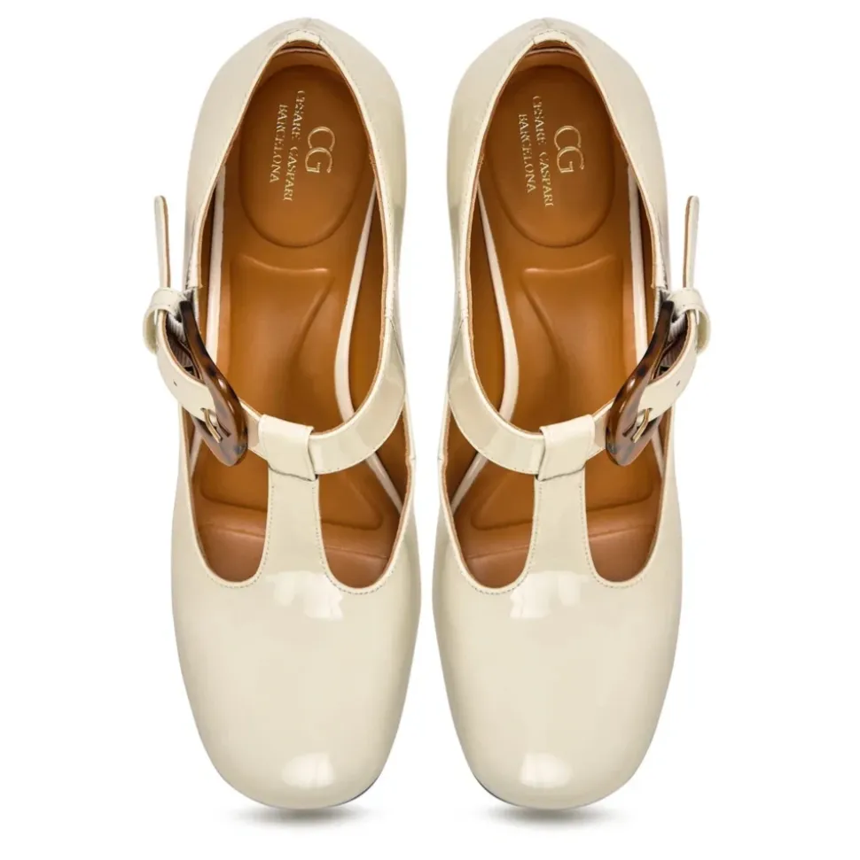 Vintage Buckle Patent Leather Pumps - White