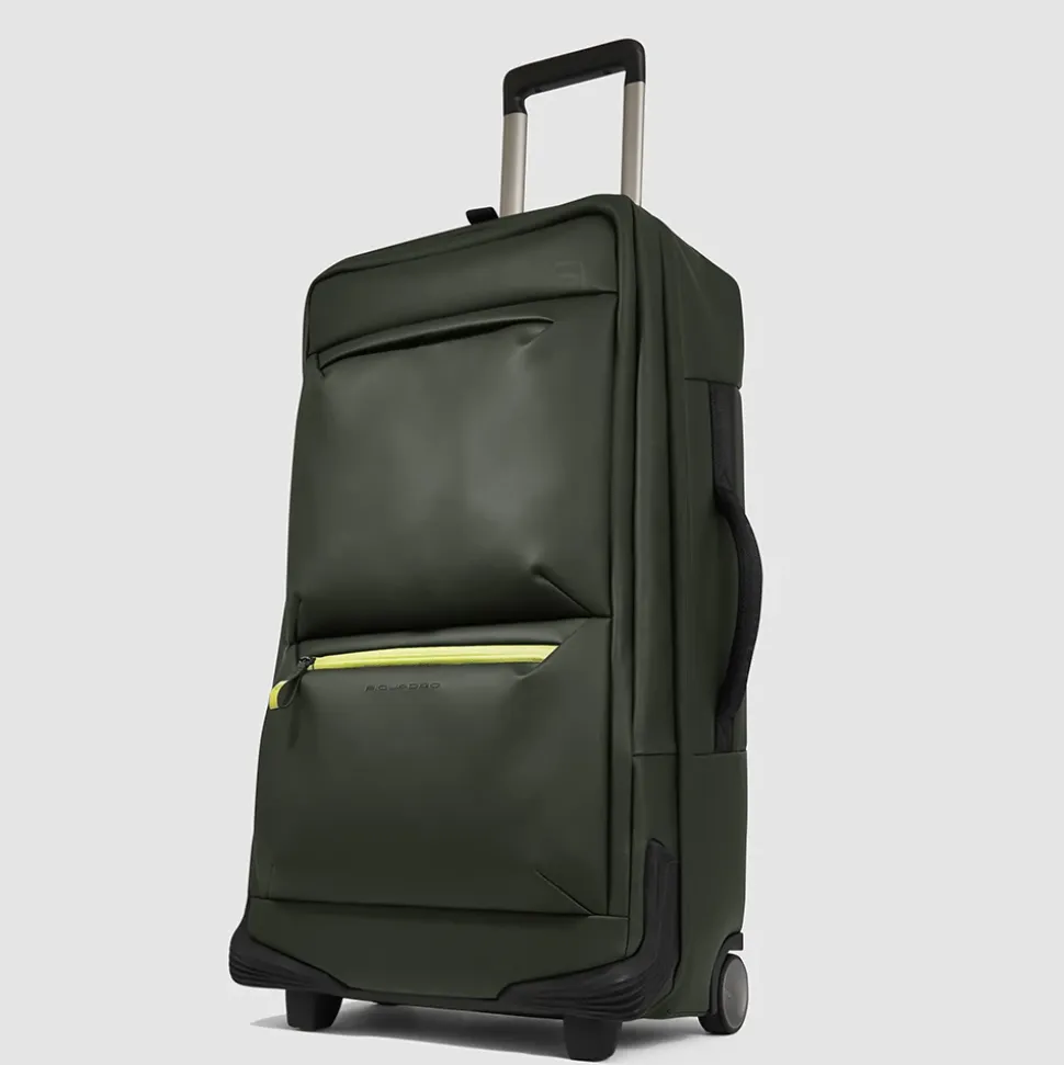 Water resistant duffle bag with wheels