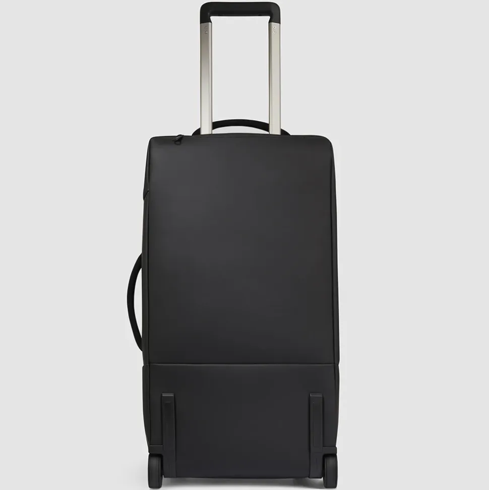 Water resistant duffle bag with wheels