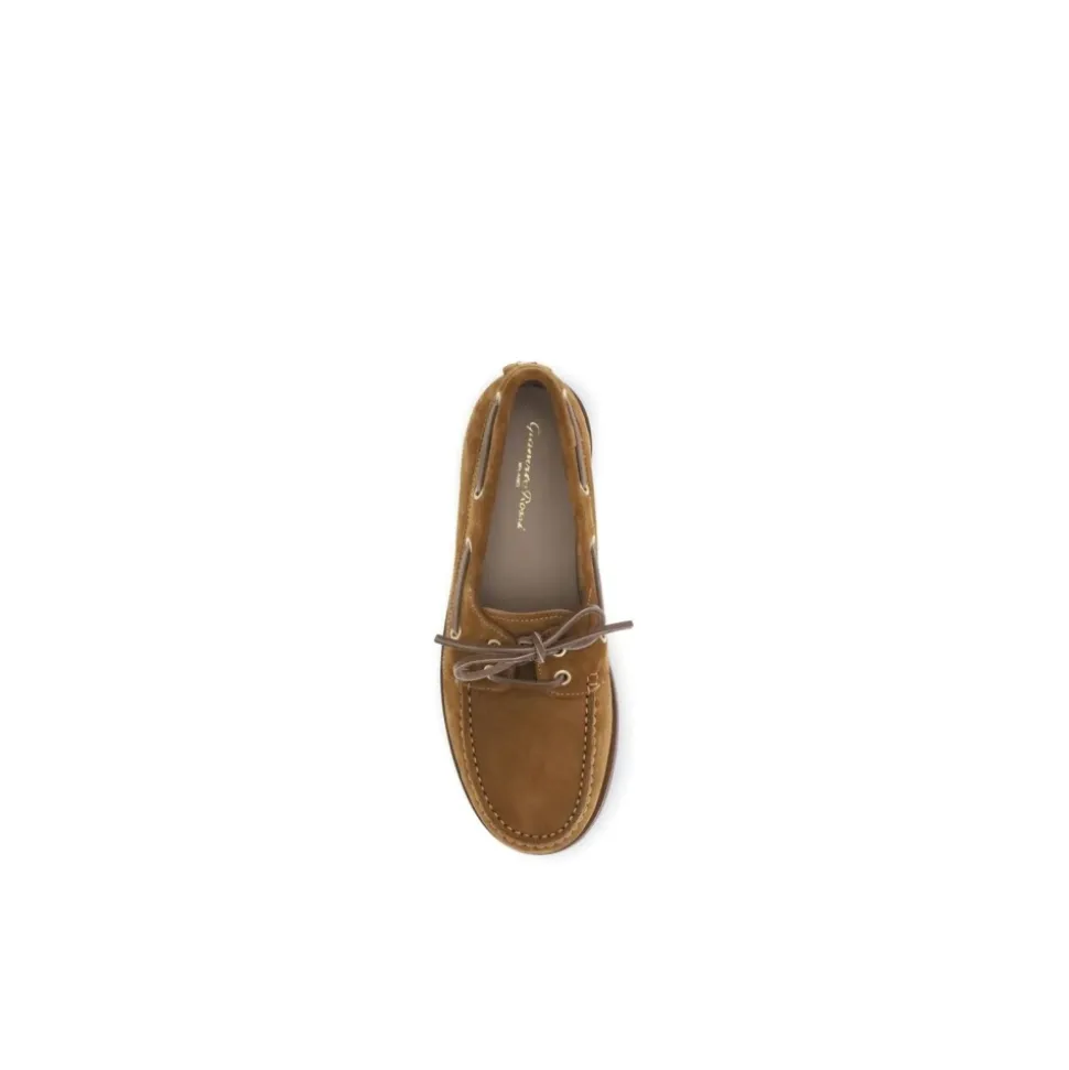Weiche Wildleder-Bootsschuhe mit Lederschnürsenkeln