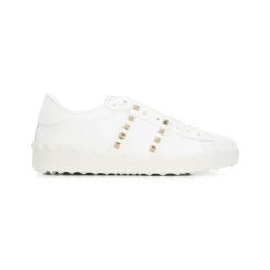 Weiße flache Schuhe mit Rockstud-Verzierung