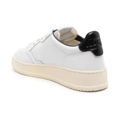 Weiße Sneakers für Stylischen Look