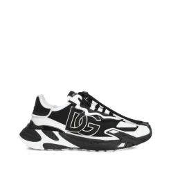 Weiße Sneakers mit Logopatch