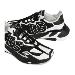 Weiße Sneakers mit Logopatch