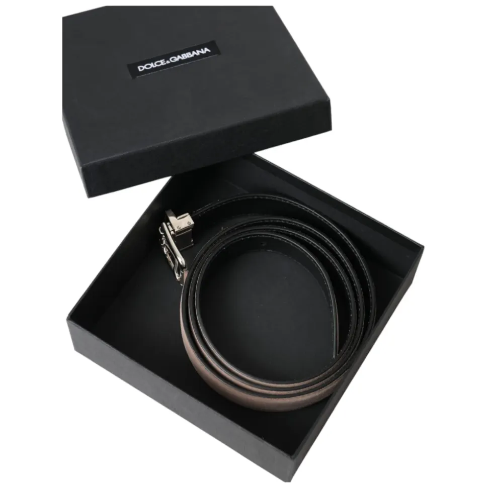 Wildleder Gürtel mit silberner Schnalle