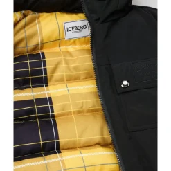 Windbreaker mit Kapuze und Ton-in-Ton-Reißverschlusstaschen