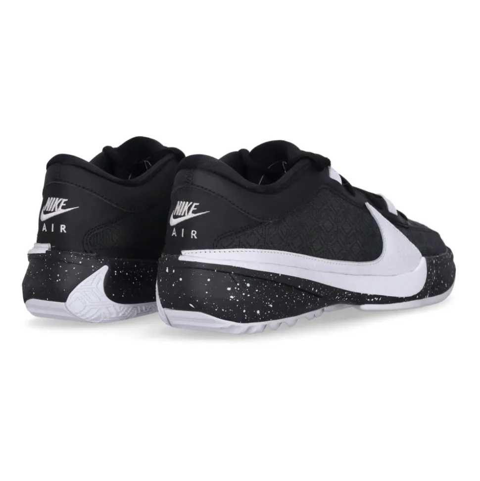 Zoom Freak 5 Basketballschuh