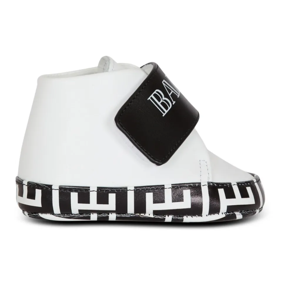 Zweifarbige Sneaker mit Vintage-Logo